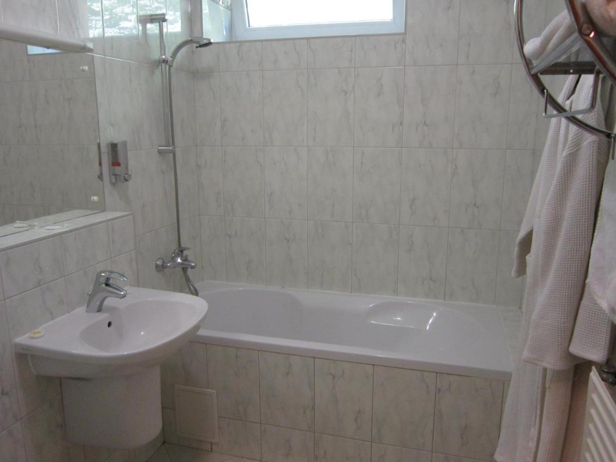 Готель Поляна Квеле Ngoại thất bức ảnh